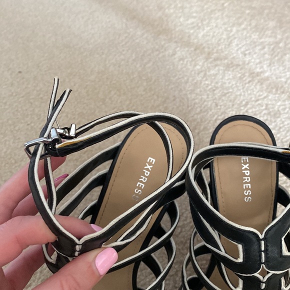 Express- black and white heels - Picture 3 of 4